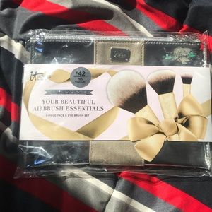 NEW! IT COSMETICS AIRBRUSH ESSENTIALS SET